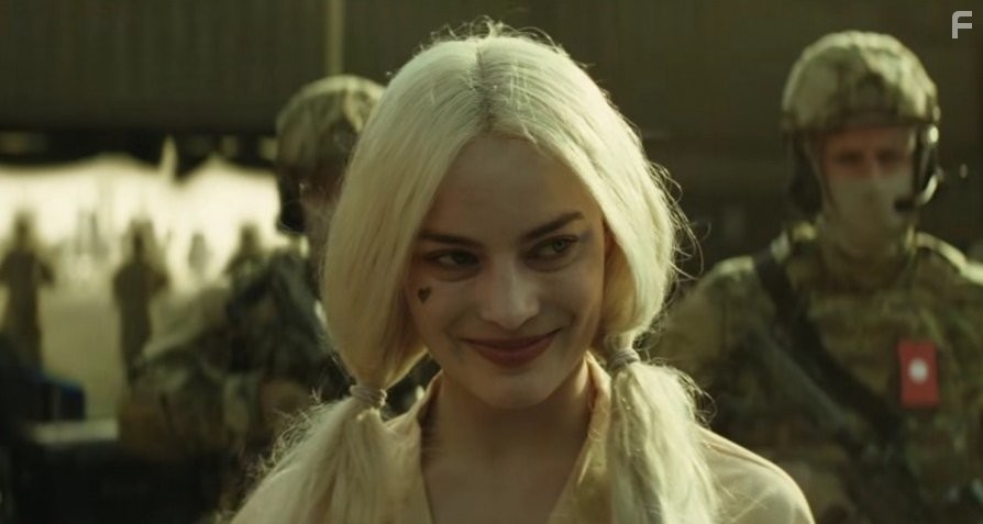 Margot Robbie in Отряд самоубийц (2016)