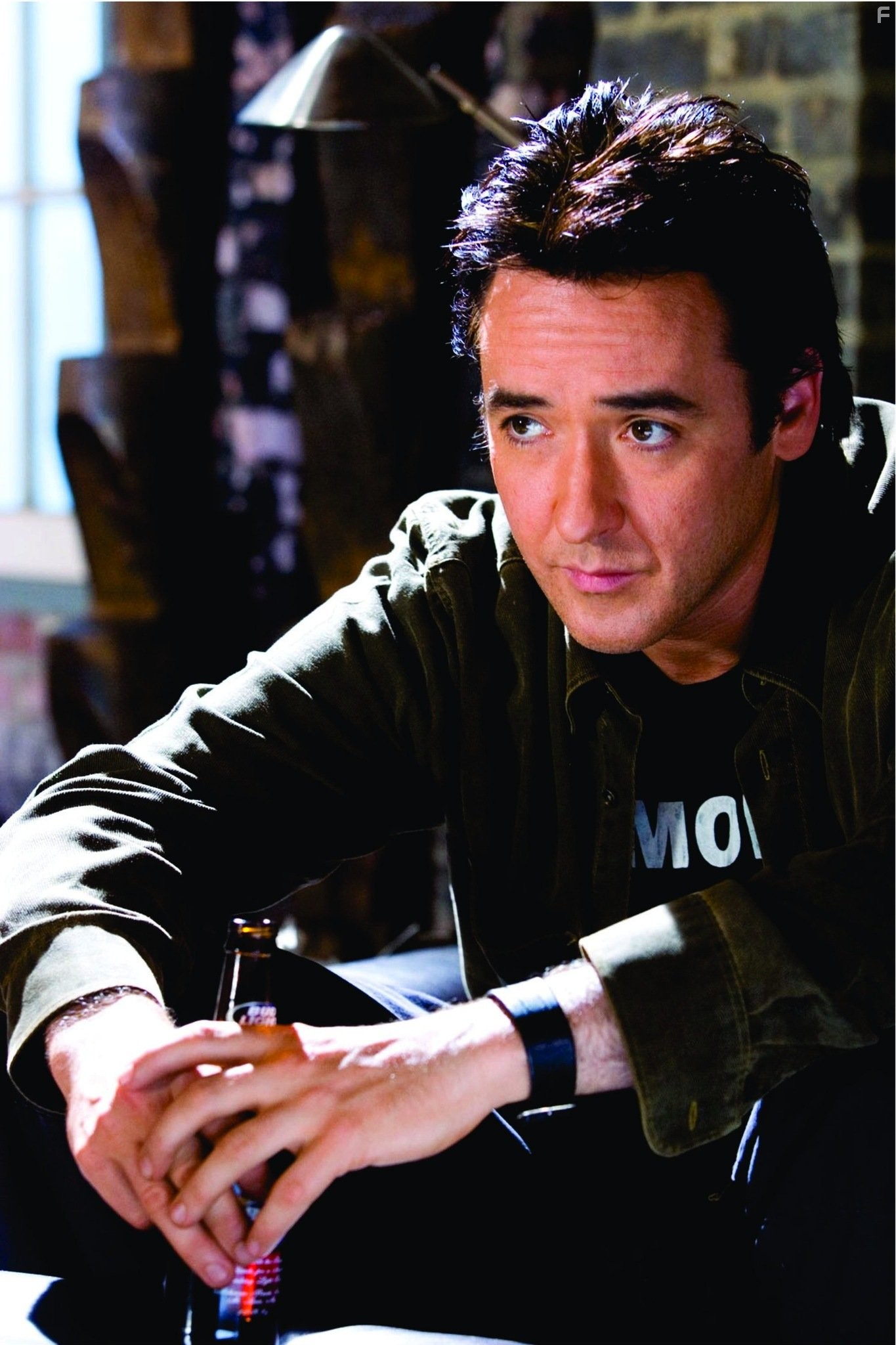 John Cusack in Любовь к собакам обязательна (2005)