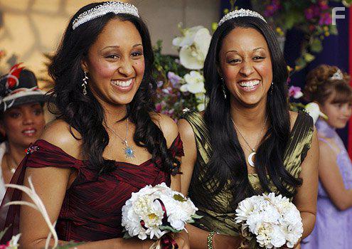 Tamera Mowry-Housley and Tia Mowry-Hardrict in Twitches Too (2007)