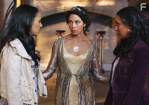 Tamera Mowry-Housley, Tia Mowry-Hardrict, and Kristen Wilson in Twitches Too (2007)