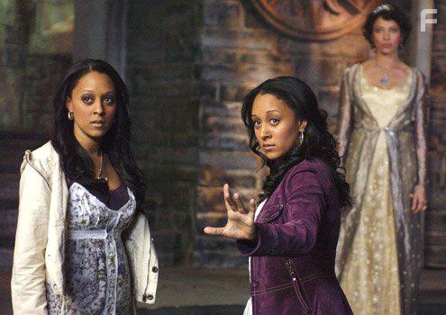 Tamera Mowry-Housley, Tia Mowry-Hardrict, and Kristen Wilson in Twitches Too (2007)