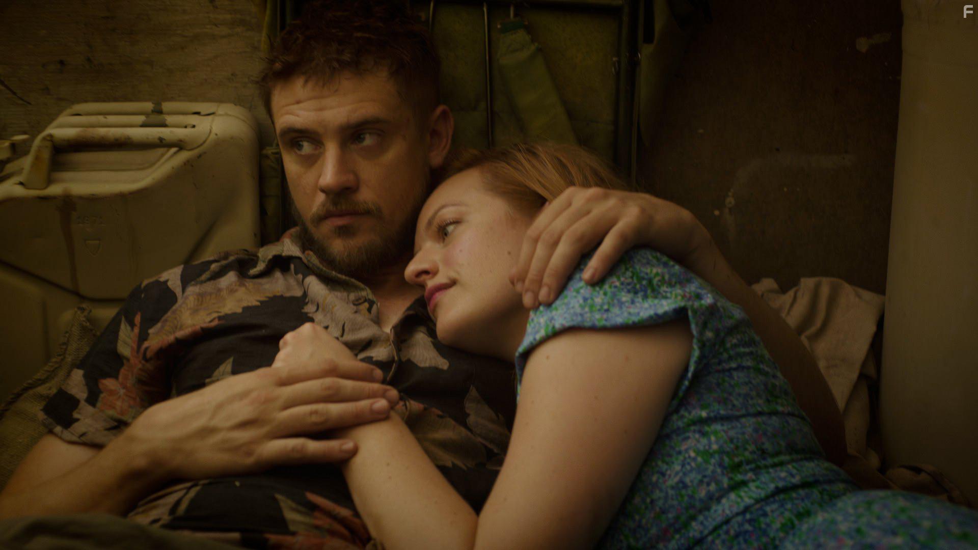 Elisabeth Moss and Boyd Holbrook in The Free World (2016)