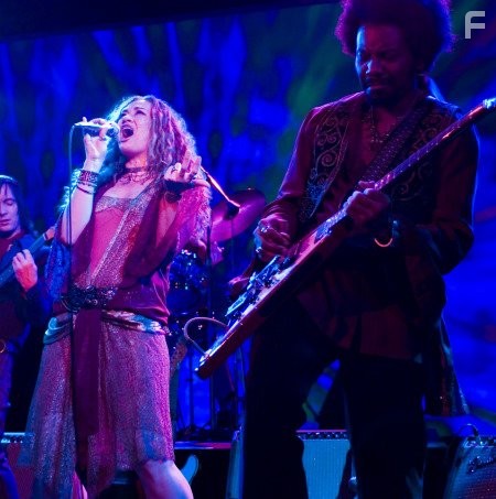 Martin Luther and Dana Fuchs in Чeрез Вселенную (2007)