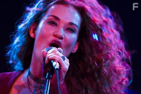 Dana Fuchs in Чeрез Вселенную (2007)