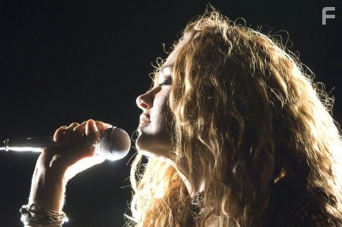 Dana Fuchs in Чeрез Вселенную (2007)