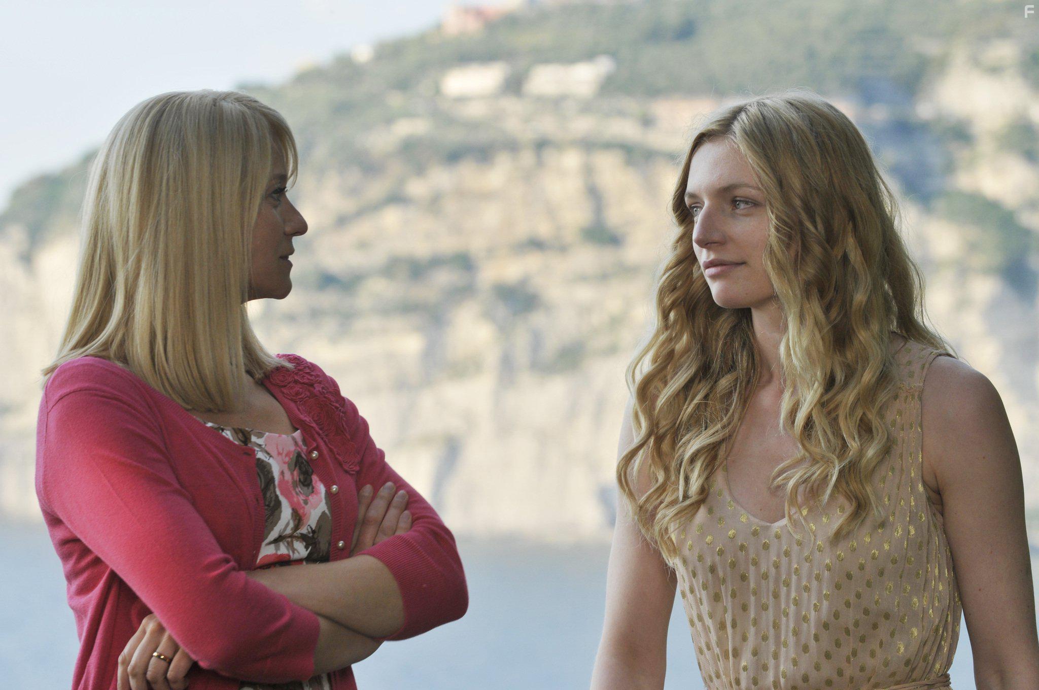 Trine Dyrholm and Molly Blixt Egelind in Den skaldede frisr (2012)