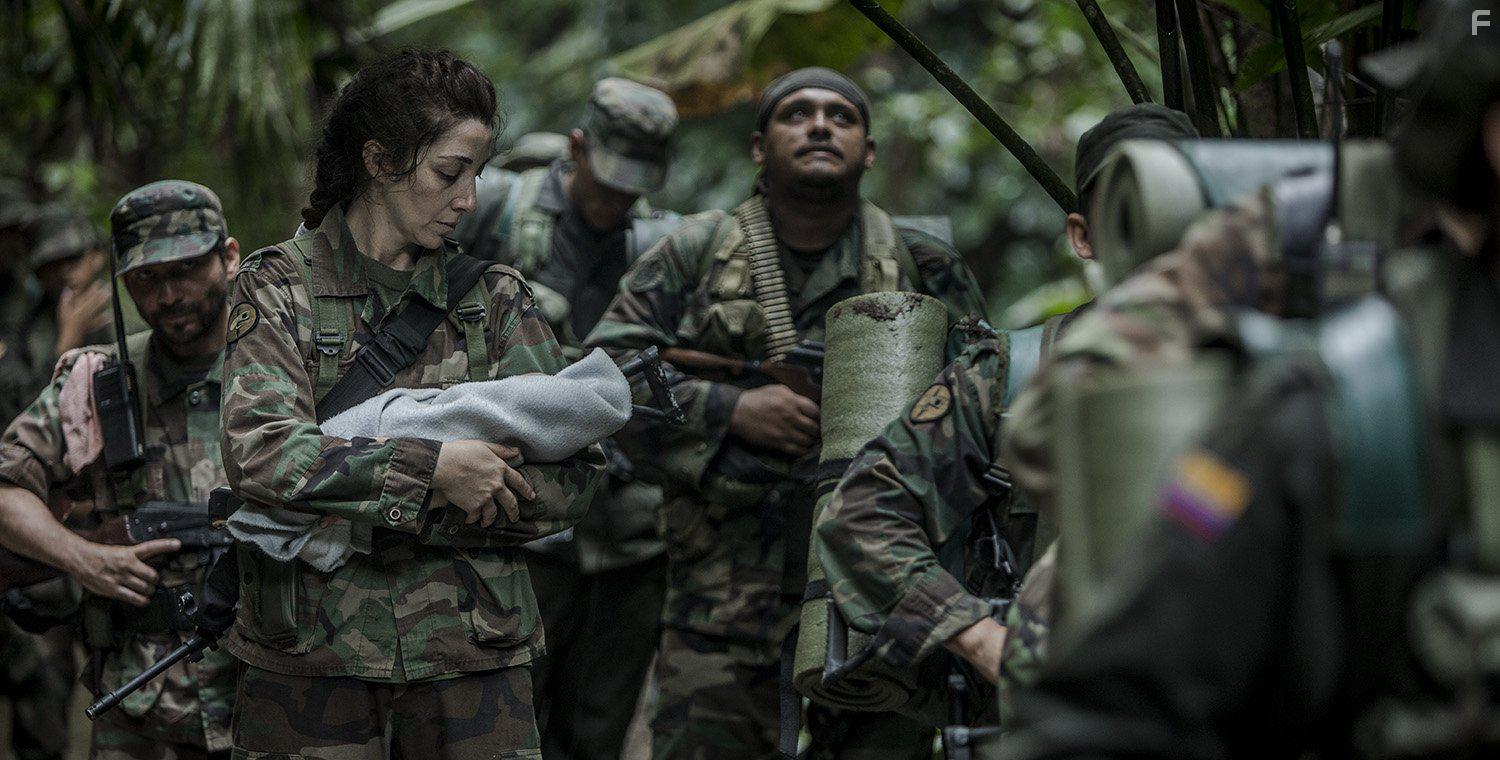 Lola Lagos in Alias Mara (2015)