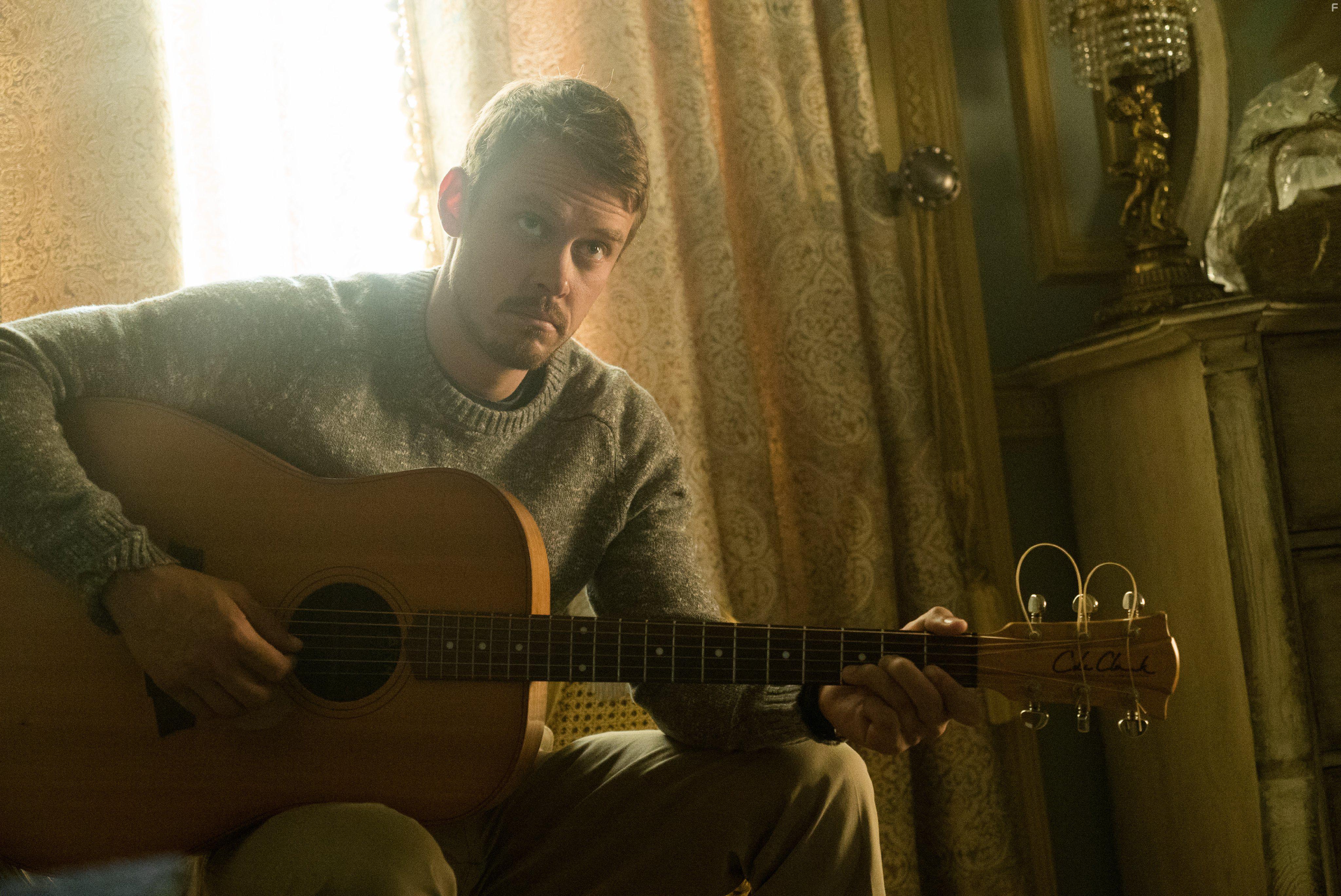 Michael Dorman in Patriot (2015)