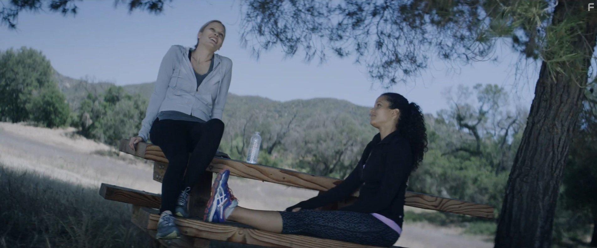 Vinessa Shaw and Sydney Tamiia Poitier in Clinical (2017)