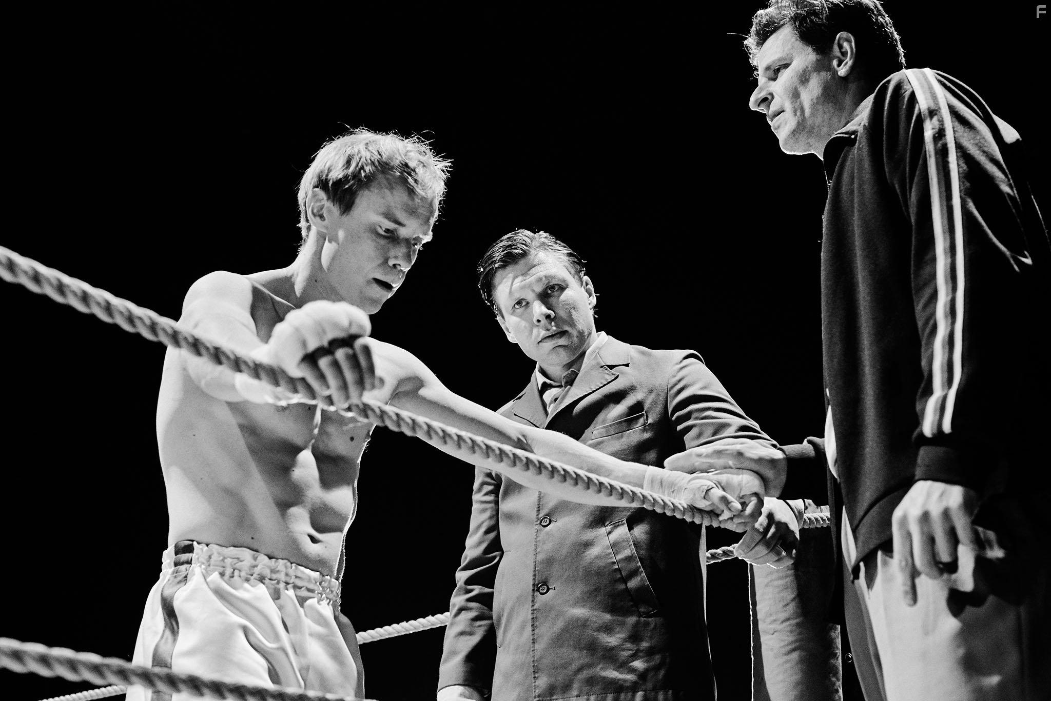 Eero Milonoff and Jarkko Lahti in Hymyilev mies (2016)