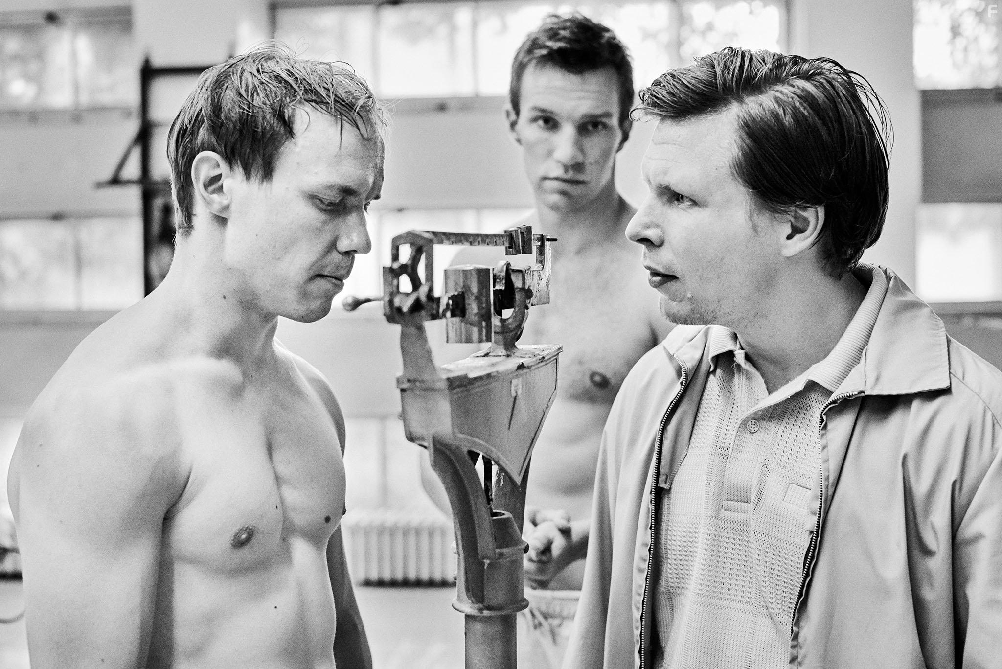 Eero Milonoff and Jarkko Lahti in Hymyilev mies (2016)