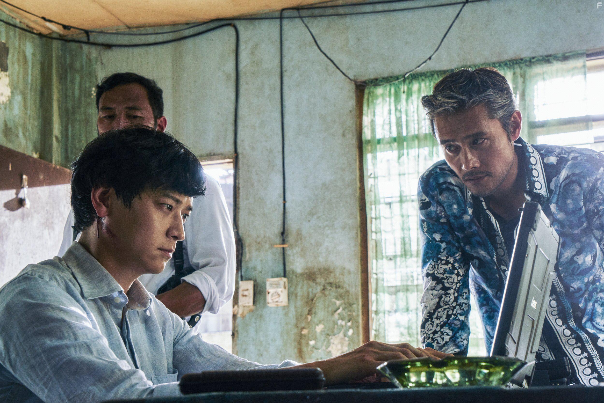Byung-hun Lee and Dong-won Gang in Ma-seu-teo (2016)