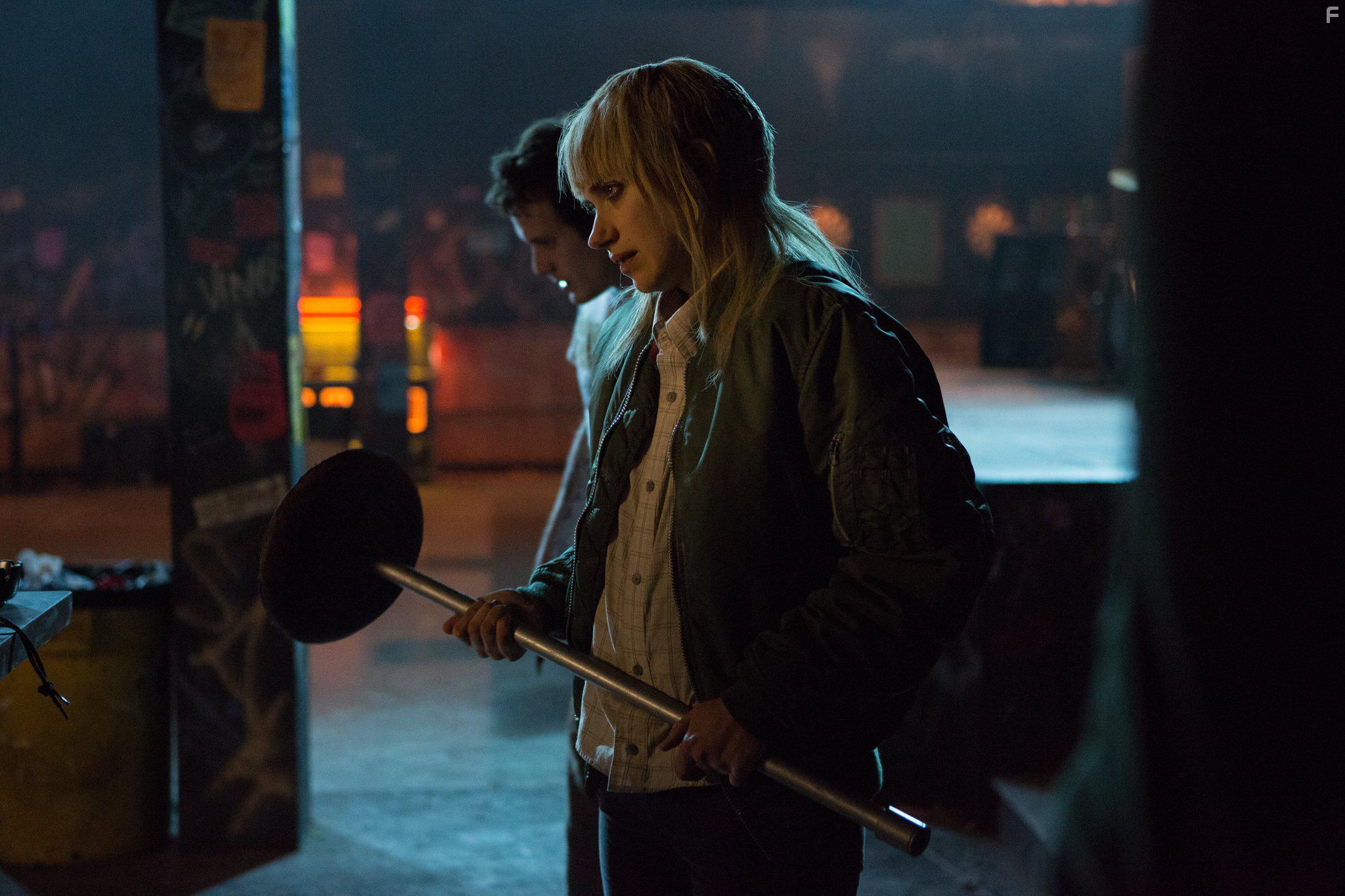 Anton Yelchin and Imogen Poots in Green Room (2015)