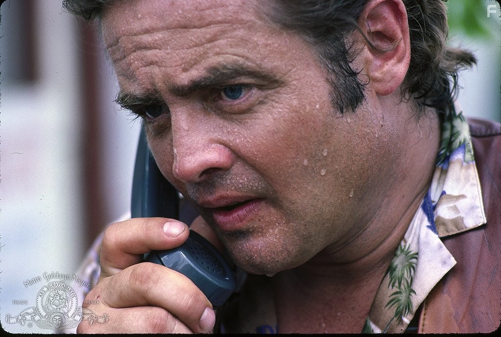 Richard Jordan in Скверный сезон (1985)