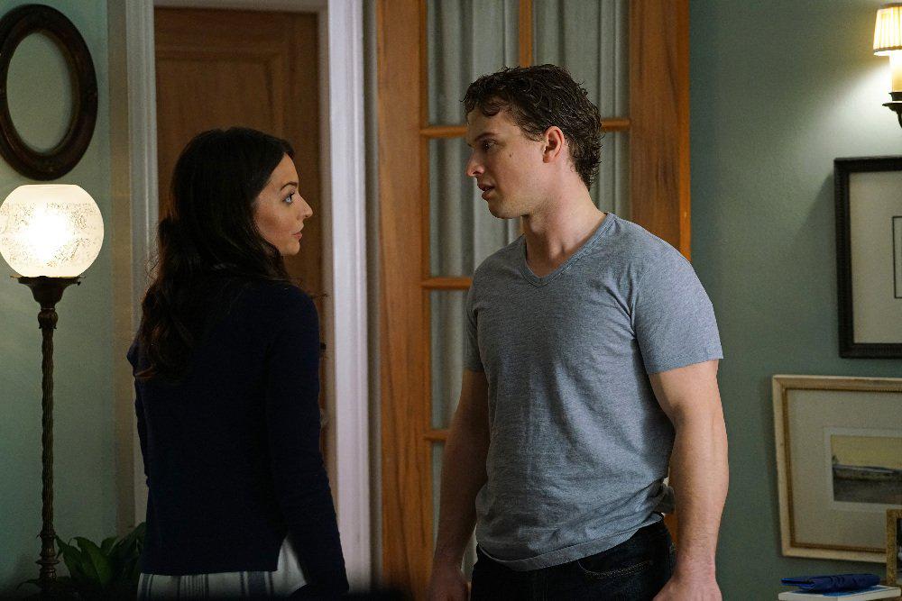 Genesis Rodriguez and Freddie Stroma in Time After Time (2017)