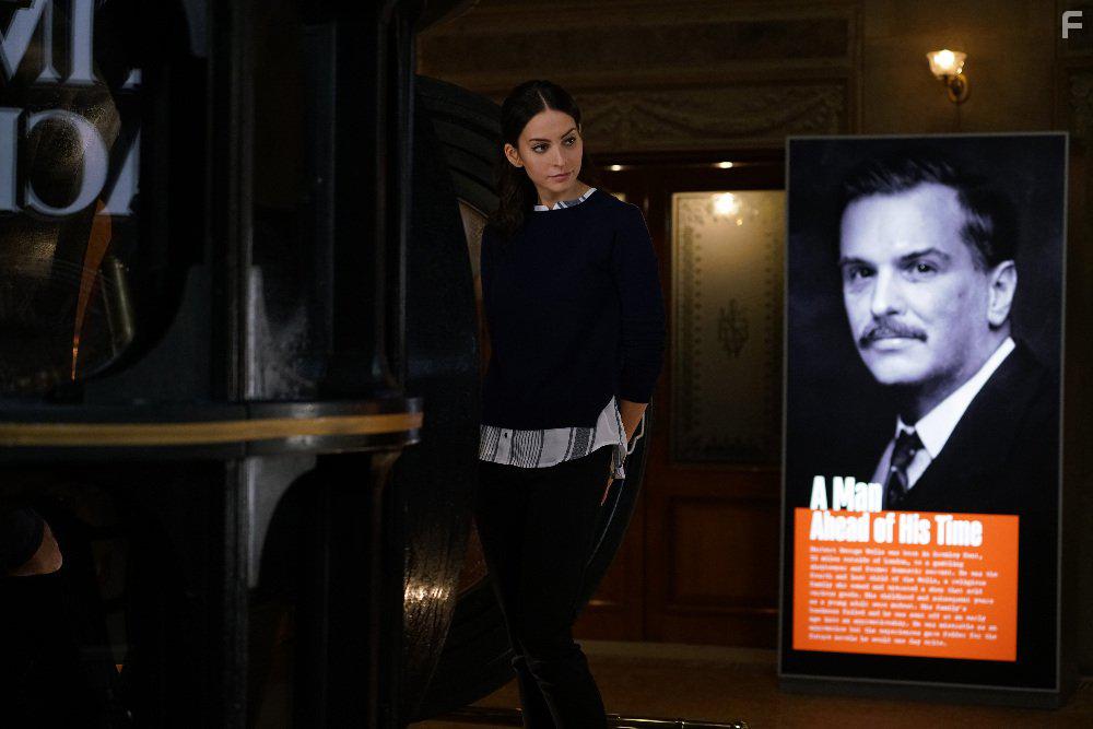 Genesis Rodriguez and Freddie Stroma in Time After Time (2017)