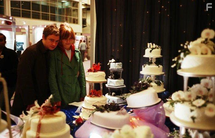 Martin Freeman and Jessica Hynes in Confetti (2006)