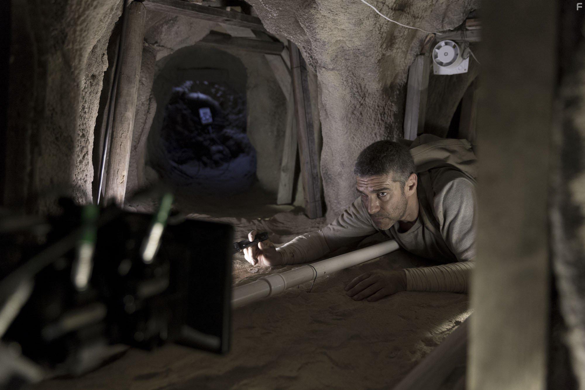 Leonardo Sbaraglia in Al final del tnel (2016)