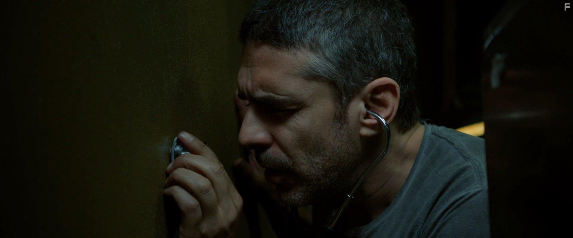 Leonardo Sbaraglia in Al final del tnel (2016)