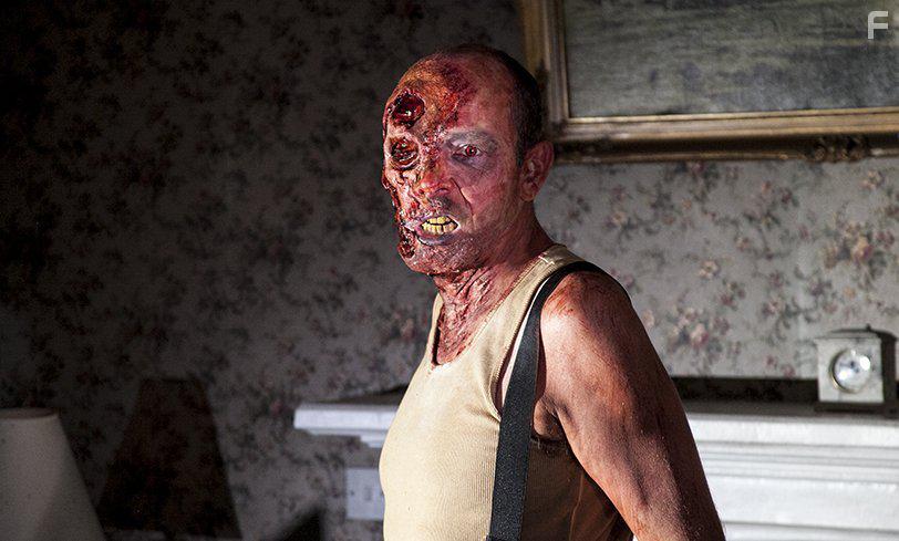 Lindsay Cromar in Ghosts of Darkness (2017)