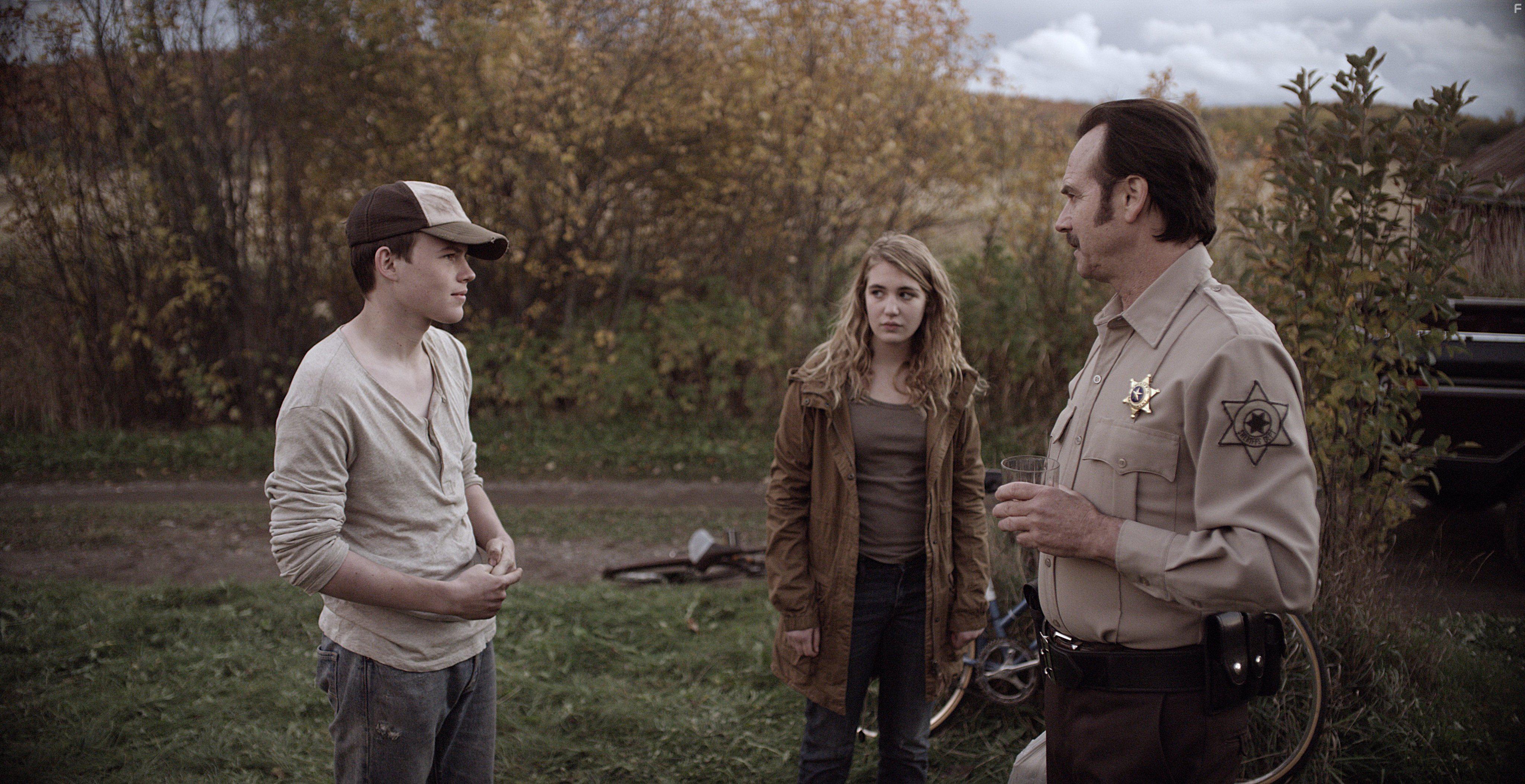 Bill Paxton, Sophie Nlisse, and Josh Wiggins in Mean Dreams (2016)