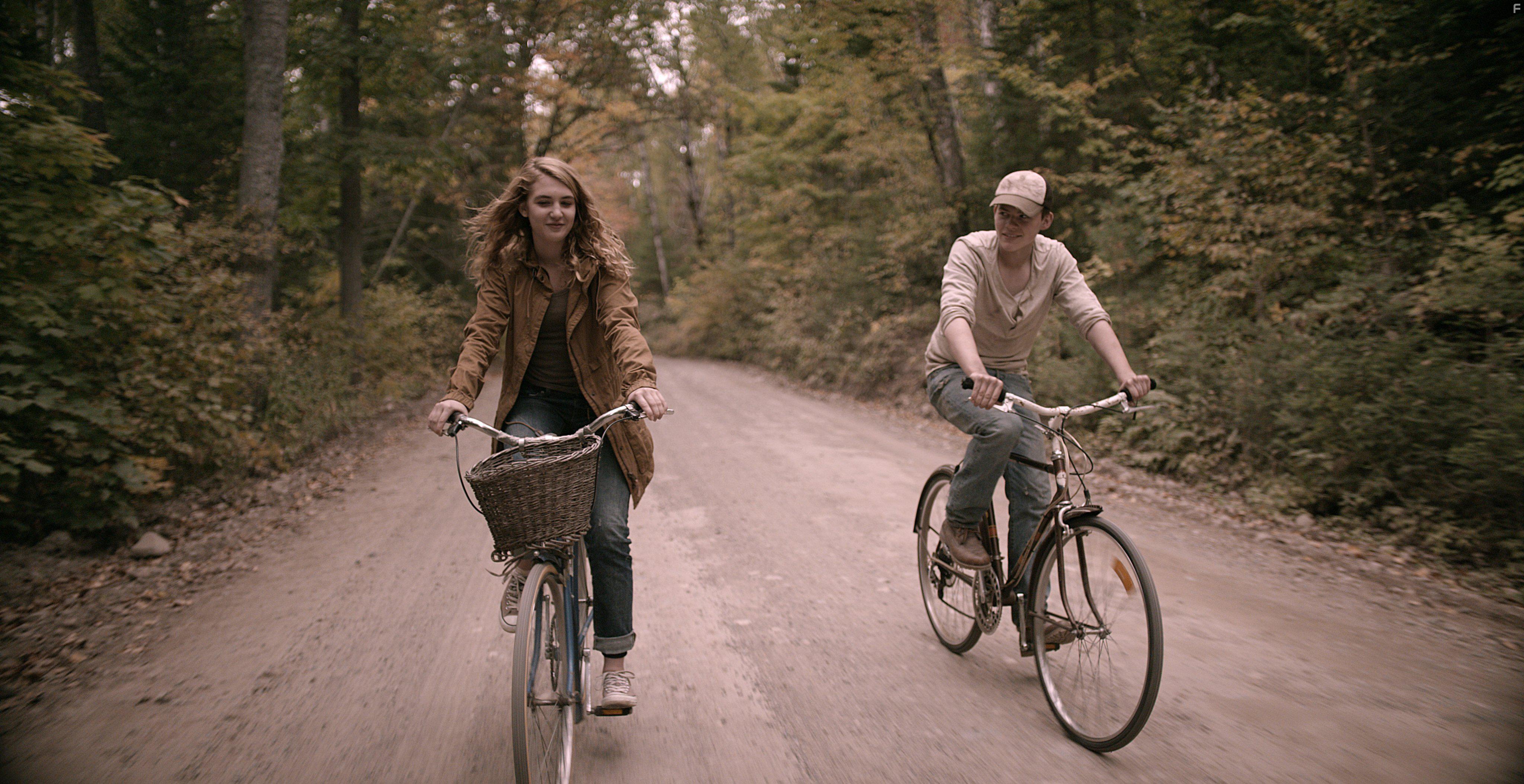 Sophie Nlisse and Josh Wiggins in Mean Dreams (2016)