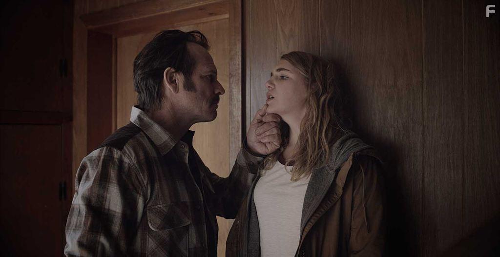 Bill Paxton and Sophie Nlisse in Mean Dreams (2016)