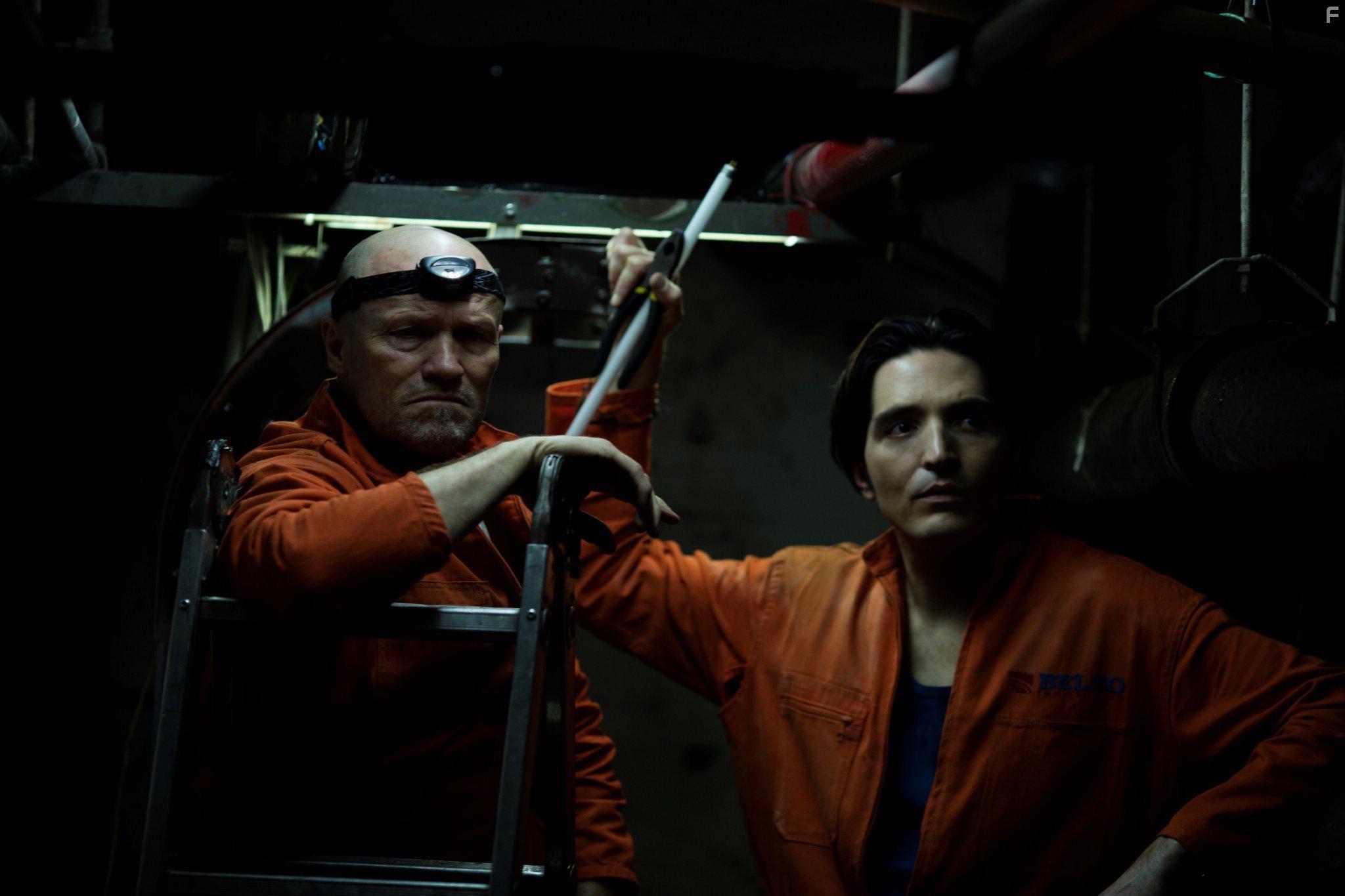 Michael Rooker and David Dastmalchian in The Belko Experiment (2016)