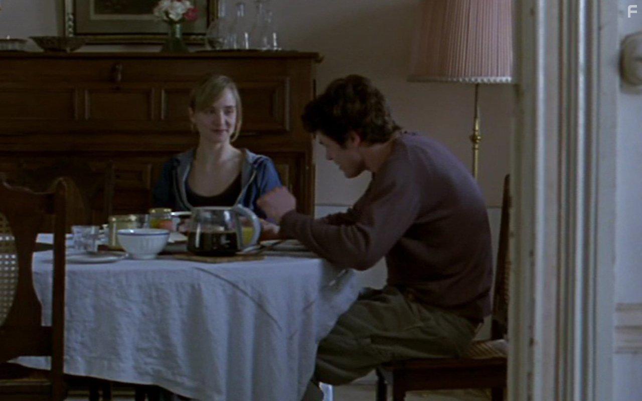 Raphalle Lubansu and Yannick Renier in Nue proprit (2006)