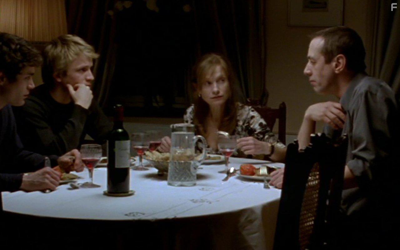 Isabelle Huppert, Kris Cuppens, Jrmie Renier, and Yannick Renier in Nue proprit (2006)
