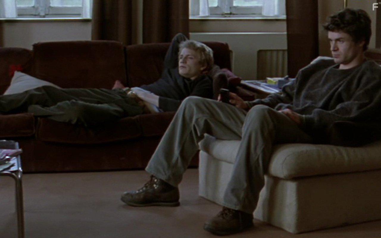 Jrmie Renier and Yannick Renier in Nue proprit (2006)