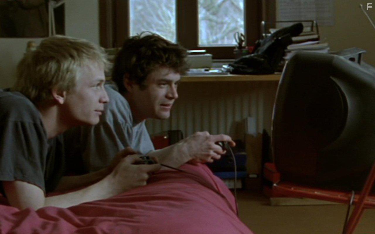 Jrmie Renier and Yannick Renier in Nue proprit (2006)