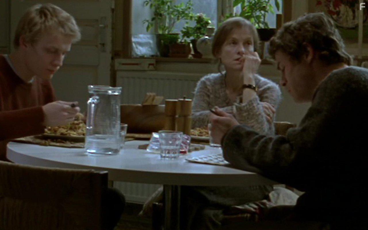 Isabelle Huppert, Jrmie Renier, and Yannick Renier in Nue proprit (2006)
