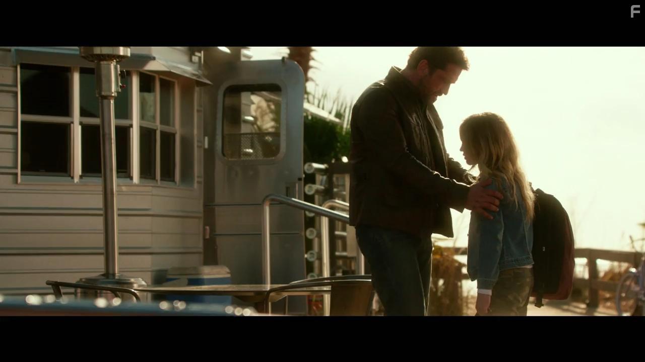 Gerard Butler and Talitha Bateman in Geostorm (2017)