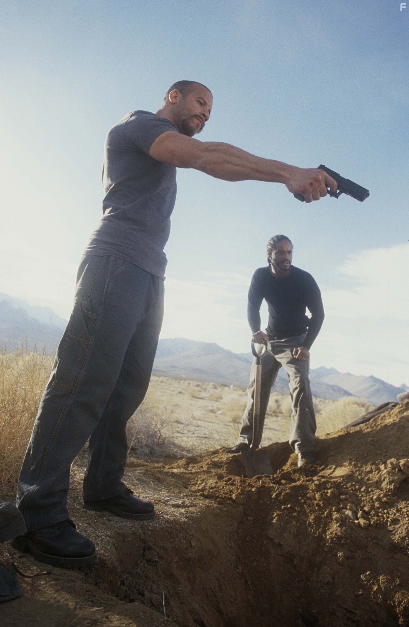Vin Diesel and Larenz Tate in Одиночка (2003)