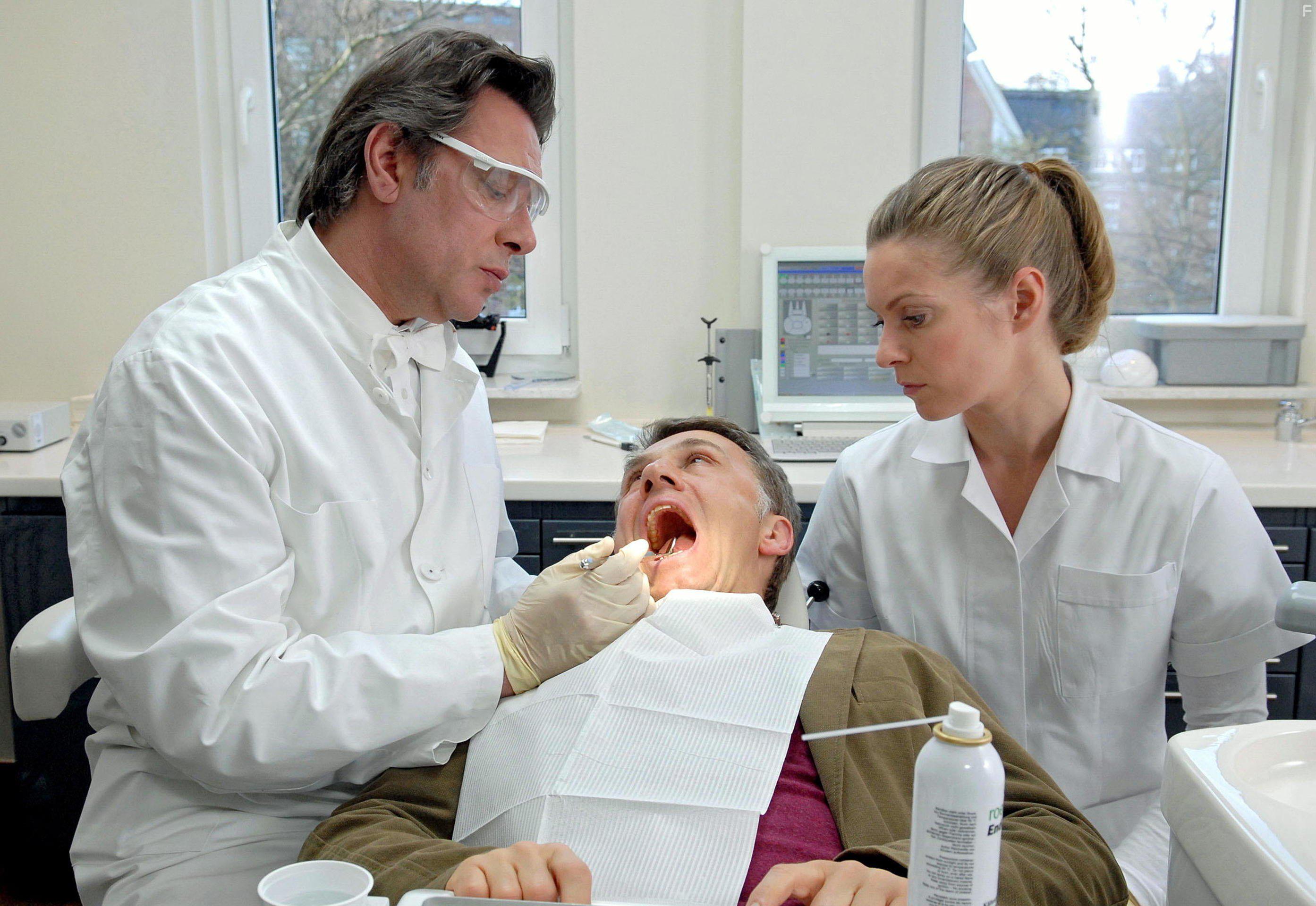 Lisa Martinek and Christoph Waltz in Die Zrcher Verlobung - Drehbuch zur Liebe (2007)