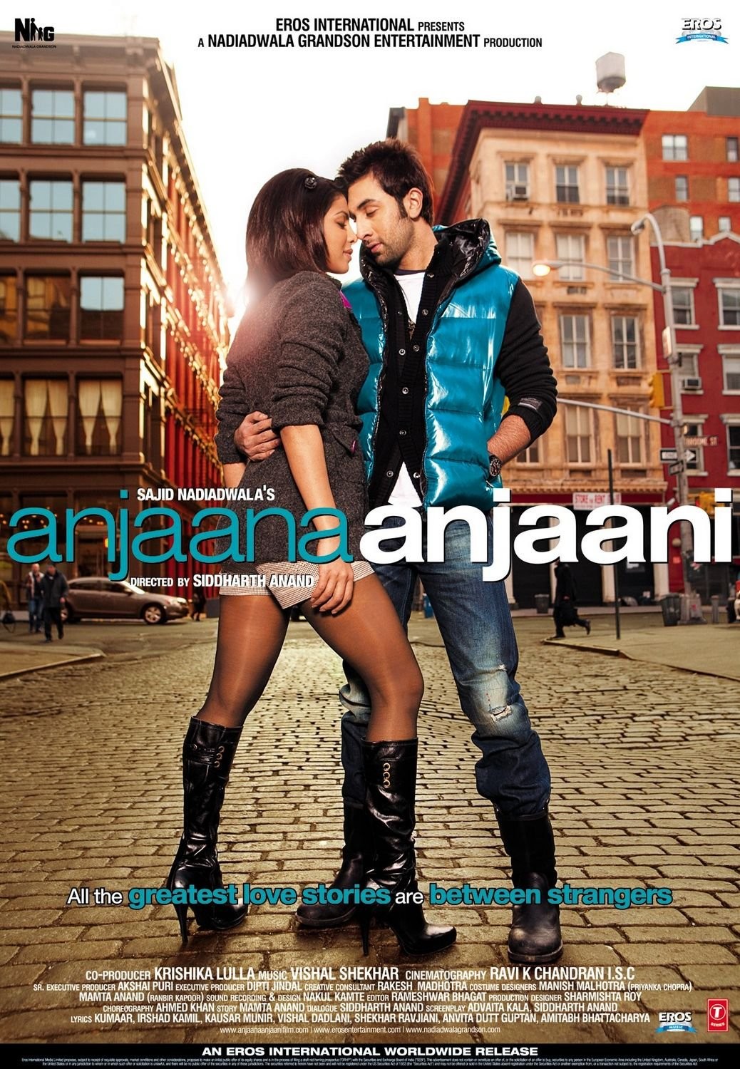Priyanka Chopra and Ranbir Kapoor in Незнакомец и незнакомка (2010)