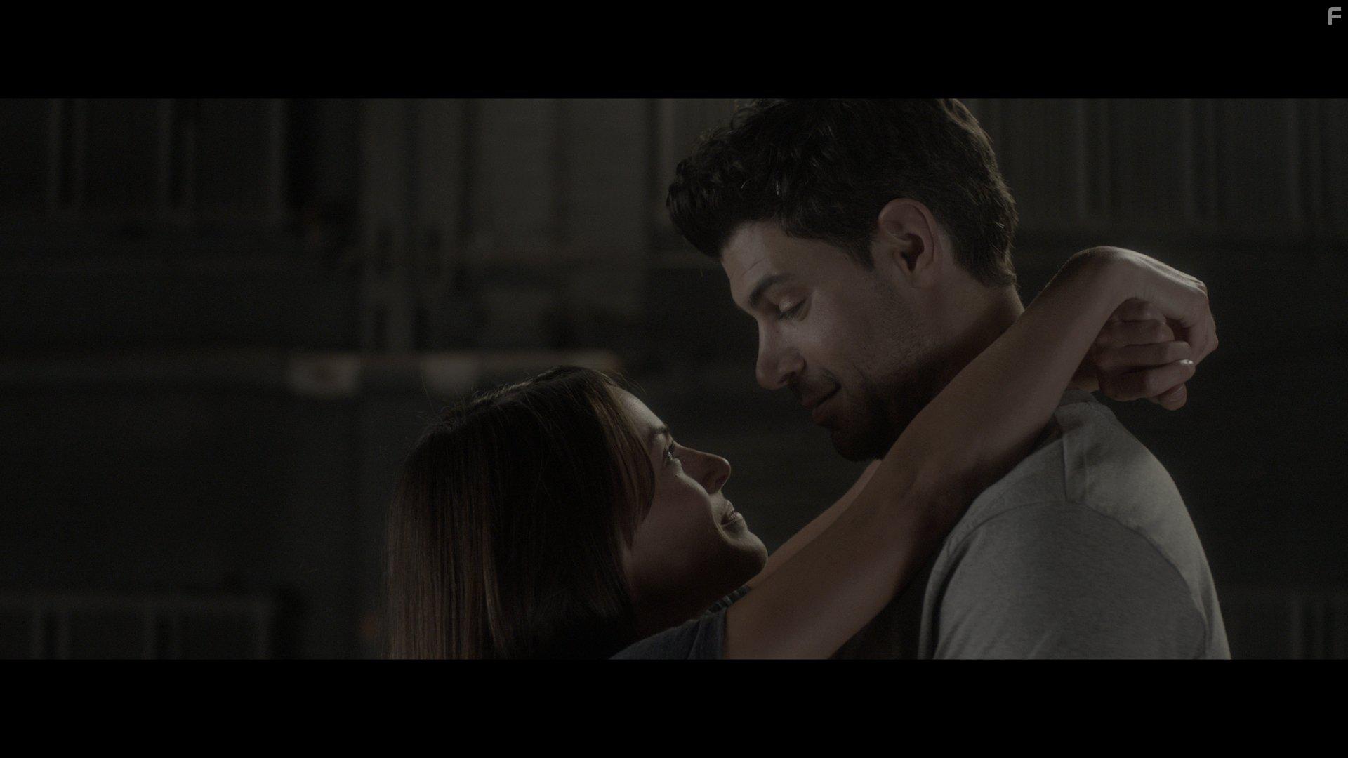 Sarah Butler and Damon Dayoub in Moontrap: Target Earth (2017)