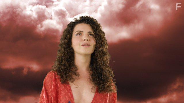 Niki Spiridakos in Moontrap: Target Earth (2017)