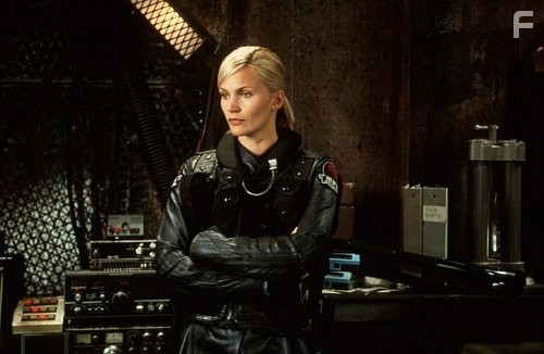 Natasha Henstridge in Призраки Марса (2001)