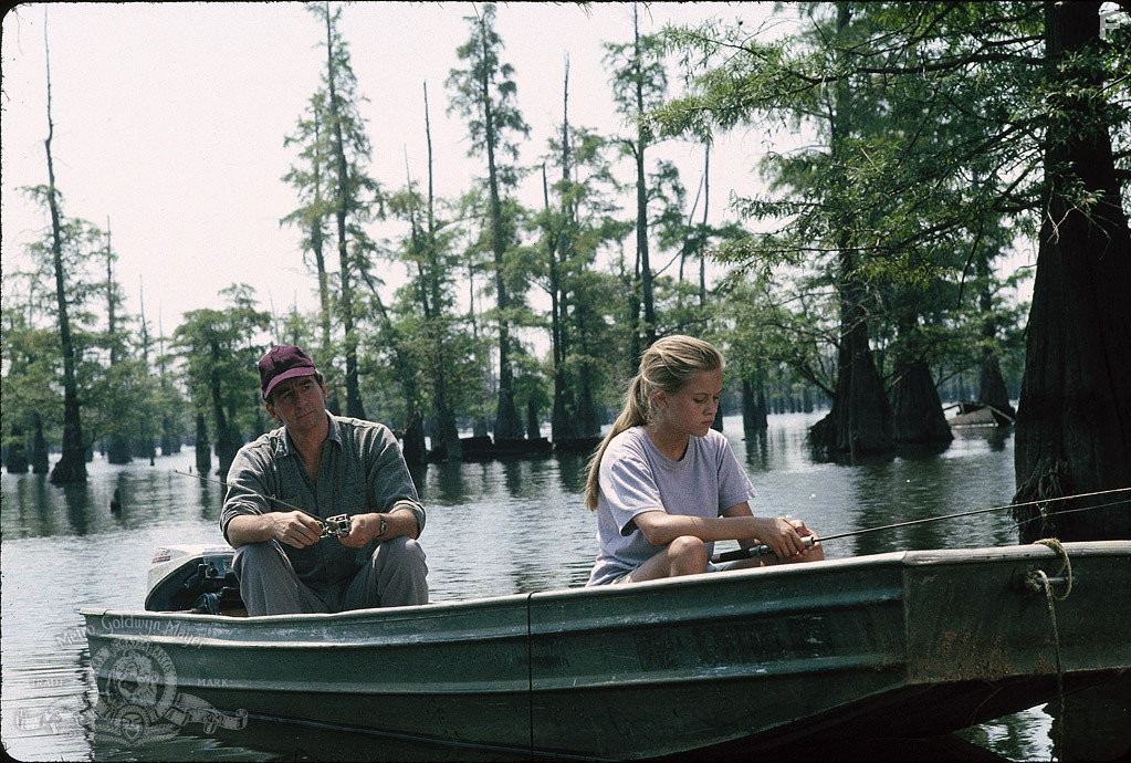 Reese Witherspoon and Sam Waterston in Человек на Луне (1991)