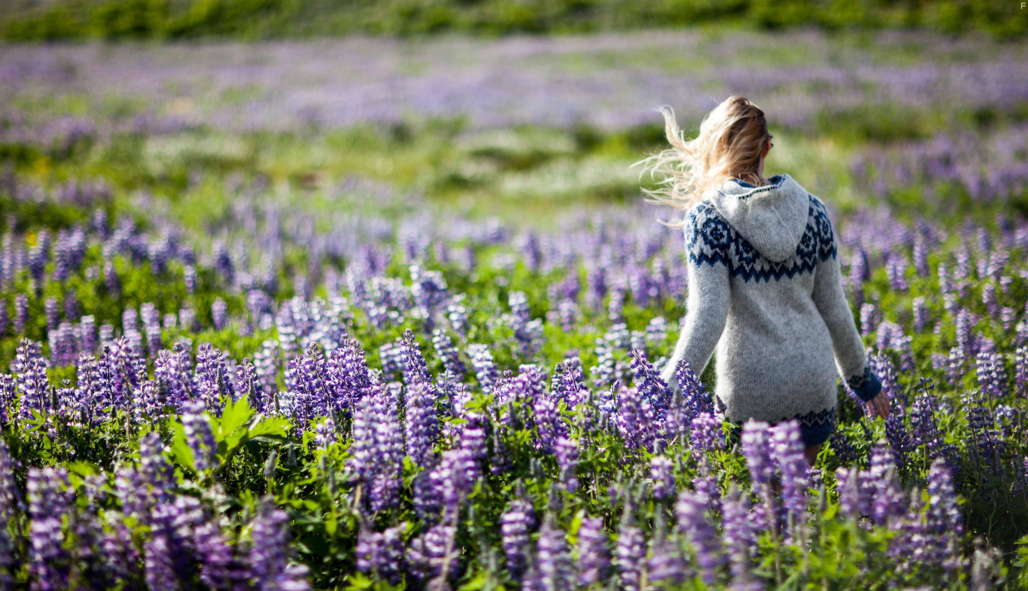 Maika Monroe in Bokeh (2017)