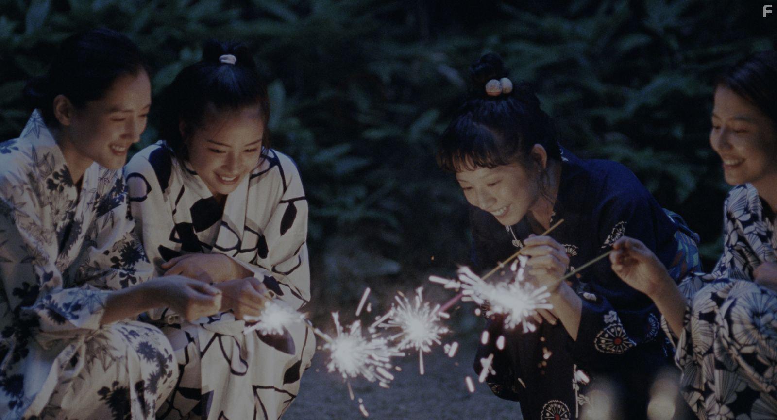 Masami Nagasawa, Haruka Ayase, Kaho, and Suzu Hirose in Umimachi Diary (2015)