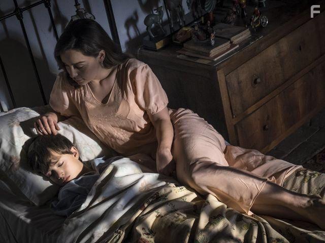 Emilia Clarke and Edward Dring in Voice from the Stone (2017)