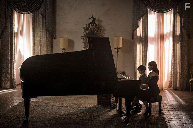 Emilia Clarke and Edward Dring in Voice from the Stone (2017)