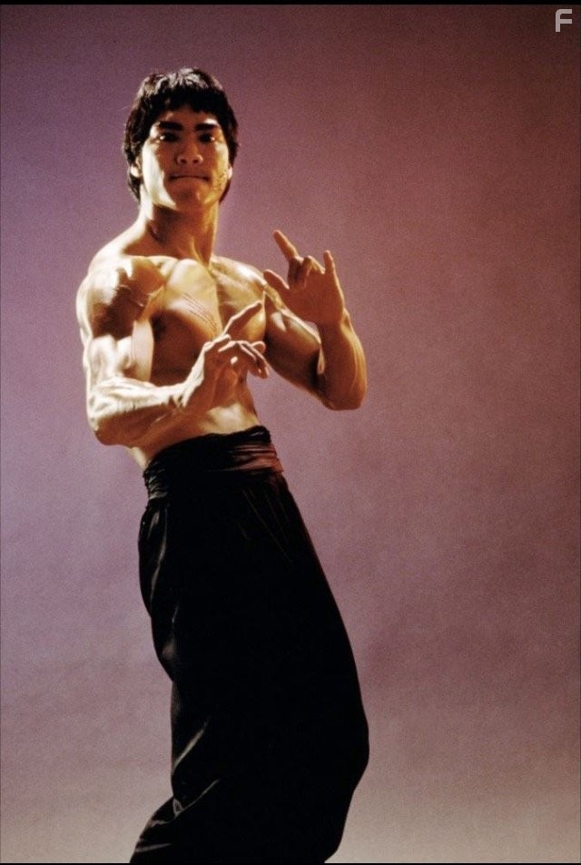 Jason Scott Lee in Дракон: История Брюса Ли (1993)