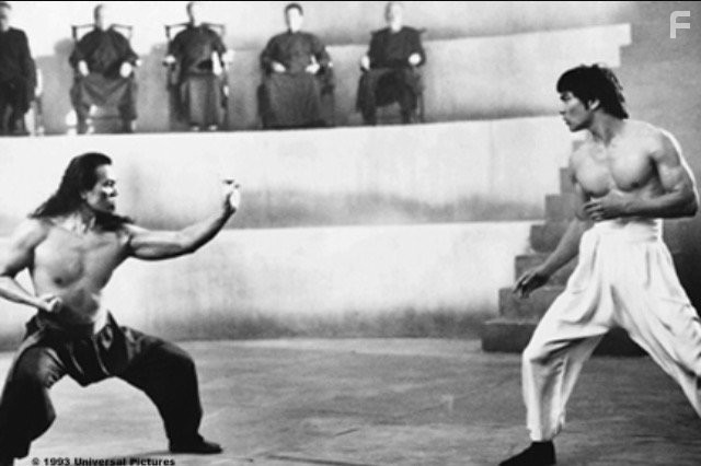 Jason Scott Lee and John Cheung in Дракон: История Брюса Ли (1993)