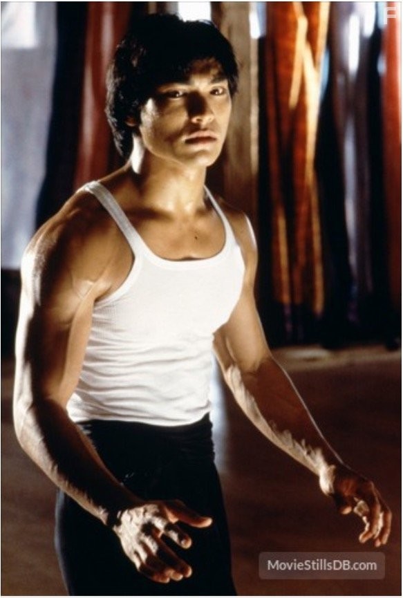 Jason Scott Lee in Дракон: История Брюса Ли (1993)