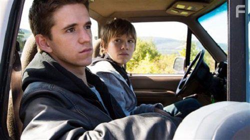 mile Schneider and Lenni-Kim in Le pacte des anges (2016)