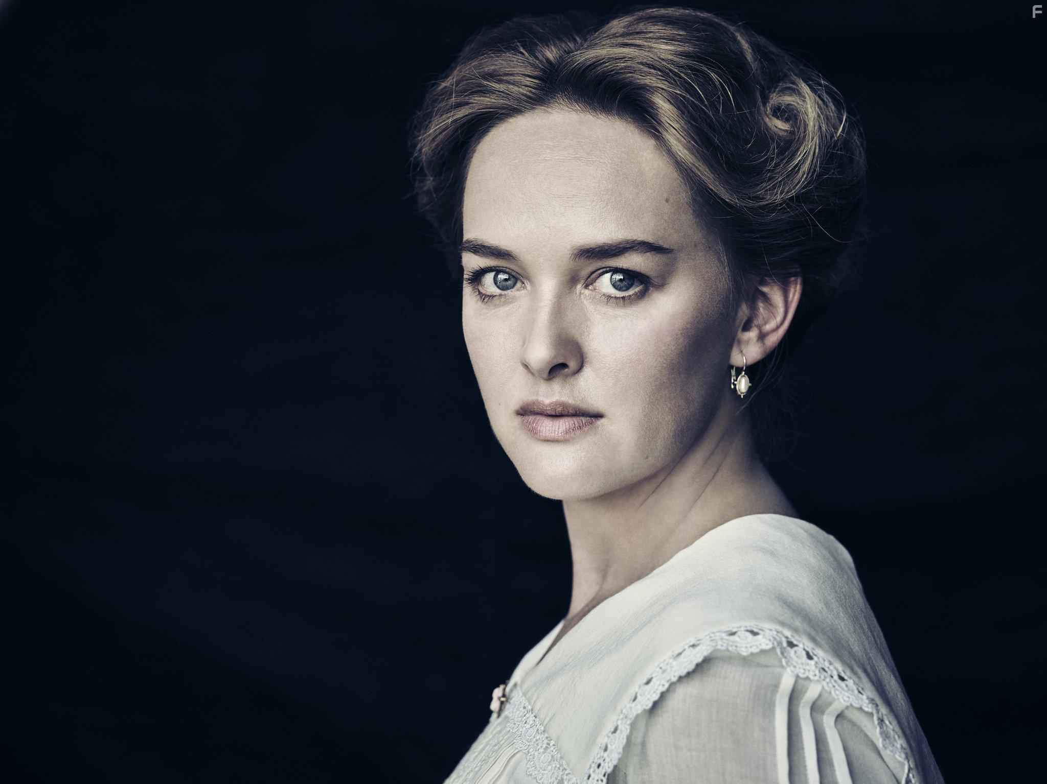 Jess Weixler in The Son (2017)